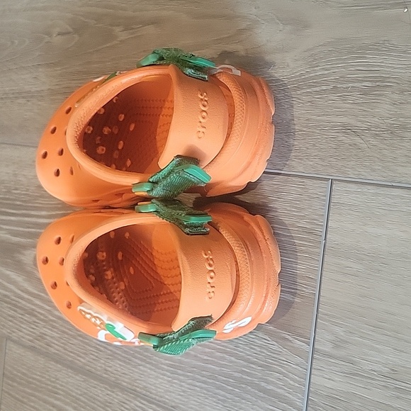 Crocs X Carrots Childs Size 8 - Picture 3 of 7